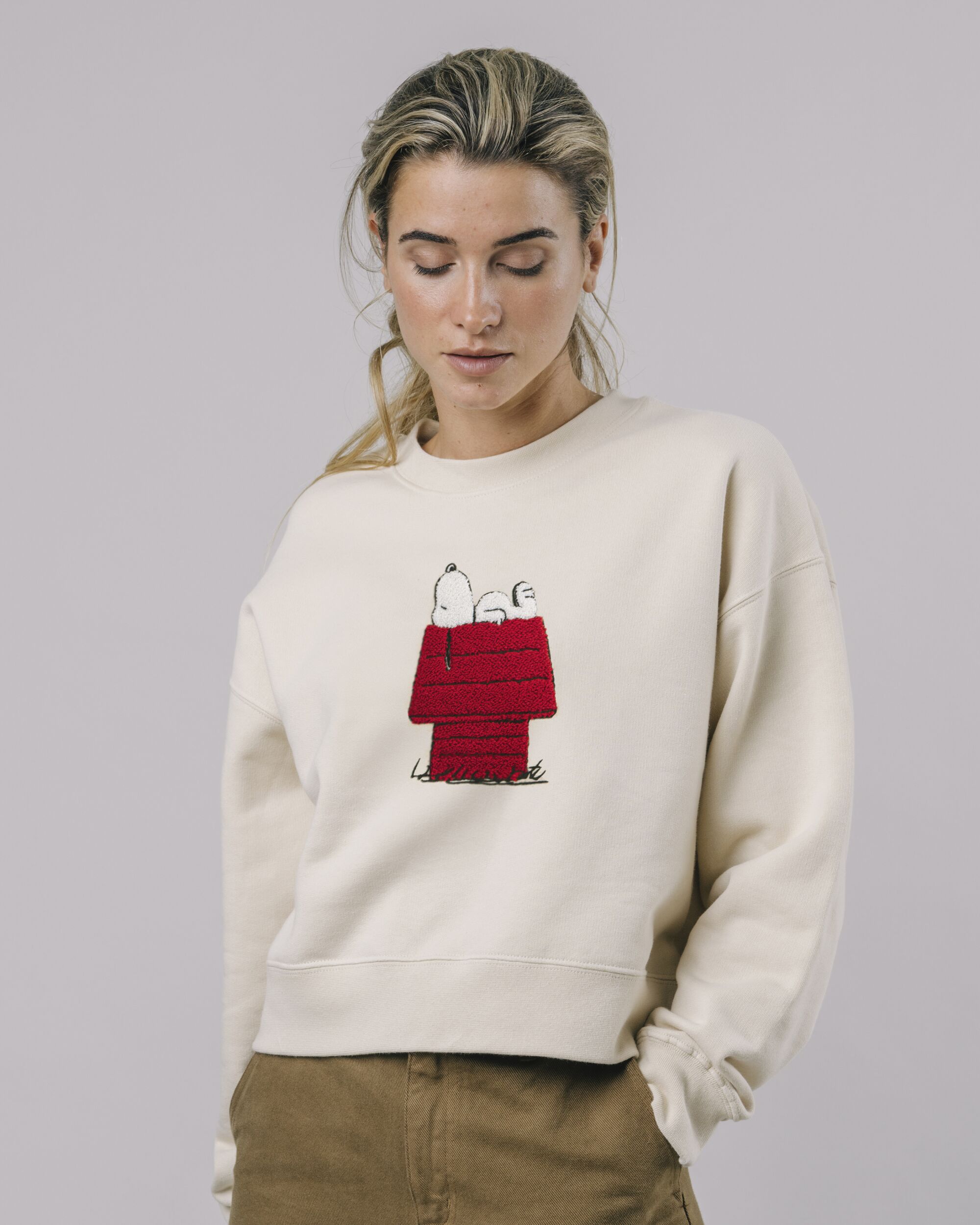 Peanuts Snoopy Rounded Cotton Sweatshirt Ecru